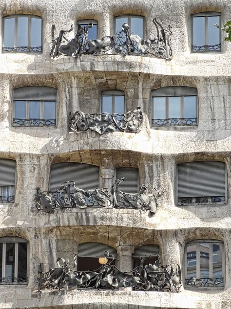 Metal Balcony, Antoni Gaudí I Cornet, Casa Mila, Gaudi Architecture, Barcelona Spain Travel, La Pedrera, Antonio Gaudí, Barcelona Apartment, Antoni Gaudi