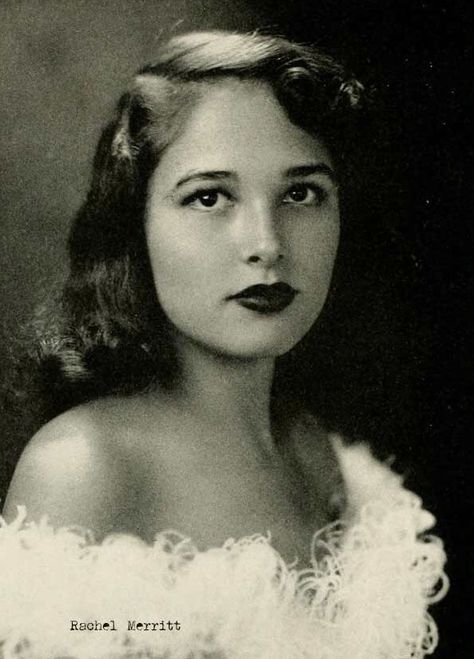 Late 1940’s hair. Found in a college yearbook, I believe. 1940 Hair, College Yearbook, 1930s Hair, 1950s Woman, 1940s Women, 1940s Woman, 1920s Hair, 1940s Hairstyles, Art Models