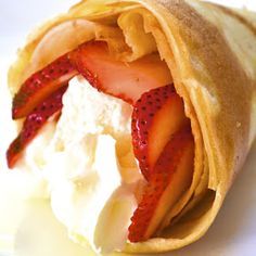 Simple Crepes, Desserts Japonais, Dessert Chef, Japanese Desserts, Crepe Recipes, Japanese Dessert, Japanese Cooking, Asian Desserts, Japanese Dishes