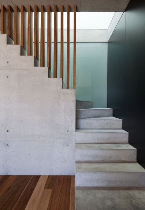 cement #stairs Escalier Design, Wood And Concrete, Stairs Architecture, Concrete Stairs, Modern Stairs, Lan Can, Wood Stairs, Stair Steps, Interior Stairs