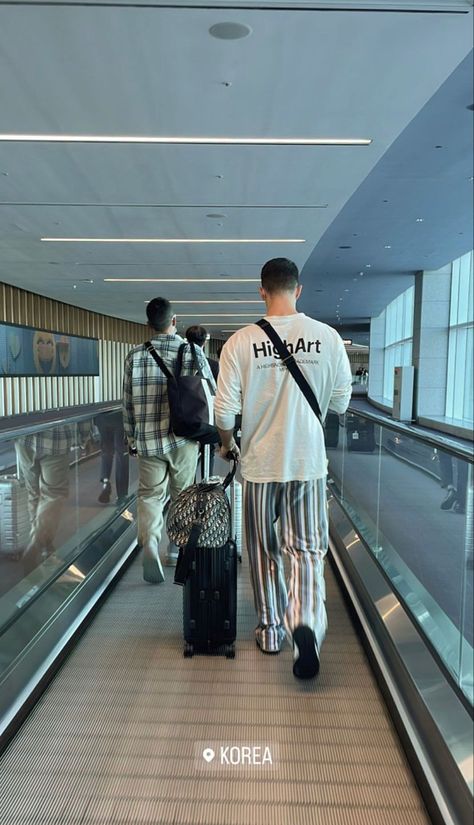 Egypt Airport, Mens Duffle Bag, Airport Pictures, Instagram Men, Wedding Picture Poses, Airport Travel, Guy Pictures, Cute Couple Pictures, Picture Poses