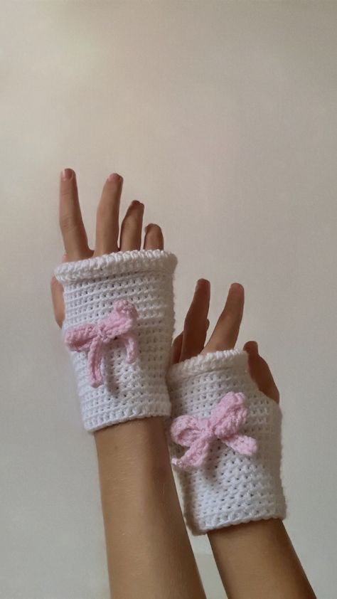 Crochet For Cold Weather, Gloves Crochet, Hello Kitty Crochet, Pin Search, Crochet Mittens, Crochet Inspo, Crochet Gloves, Hello Kitty Plush, Hello Kitty Collection