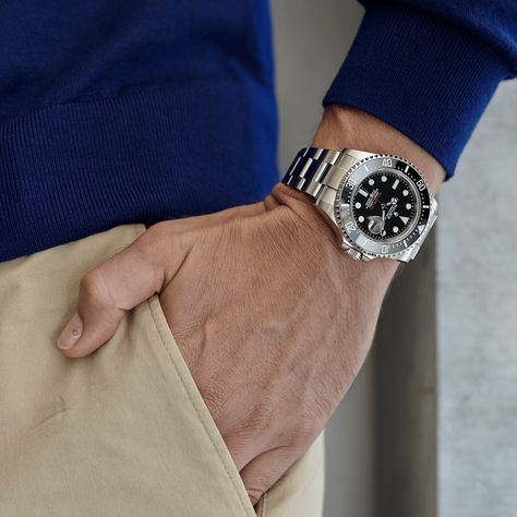 The Rolex Sea-Dweller in steel, 43 mm case, black dial, Oyster bracelet. The watch that conquered the deep. #Rolex #SeaDweller Rolex Submariner Black, Rolex Datejust Men, Rolex Oyster Perpetual Date, Rolex Milgauss, Stylish Watches Men, Rolex Sea Dweller, Swiss Army Watches, Rolex Date, Gold Rolex