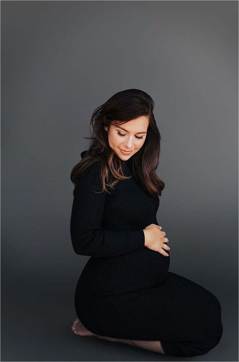 Maternity Pictures On Couch, Maternity Photography Poses Single, Maternity Poses Single Studio, Maternity Shoot Ideas, Pregnancy Poses, Baby 2024, Maternity Studio Photoshoot, Studio Maternity Photos, Pregnancy Pics