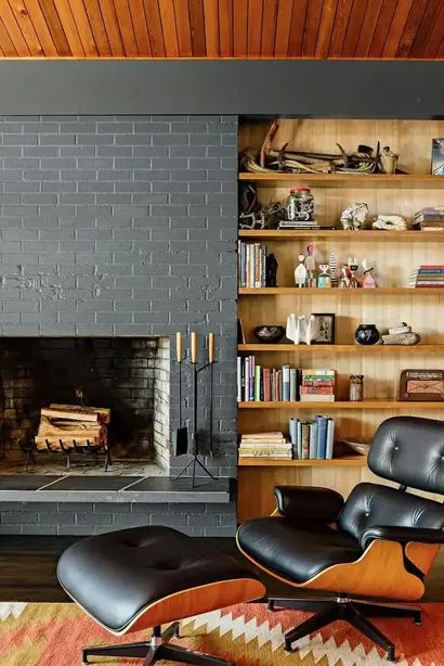 mid-century modern house renovation - jessica helgerson - living Midcentury Fireplaces, Midcentury Modern Fireplace, Mid Century Modern Fireplace, Mid Century Fireplace, Modern Apartment Decor, Paint Fireplace, Mid Century Living Room, Mid Century Modern Living, Mid Century Modern Living Room