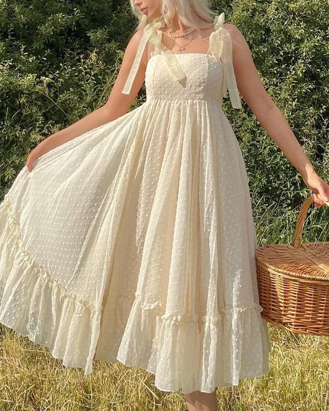 Vintage Flowy Dress, Dress Upcycle, Cottagecore Picnic, Flower Picking, Simple Frock Design, Fashion Boards, Thrift Inspo, Simple Frocks, Doing Better