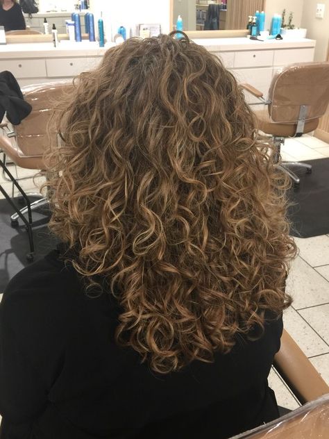 Curly Hair Layers Back, Midlength Haircuts For Curly Hair, Babylights Curly Hair, Beige Curly Hair, Medium Length Hair With Layers Curly, Gia Duddy, Curly Hair 90s, Curly Hair Perm, Natural Curly Hair Cuts