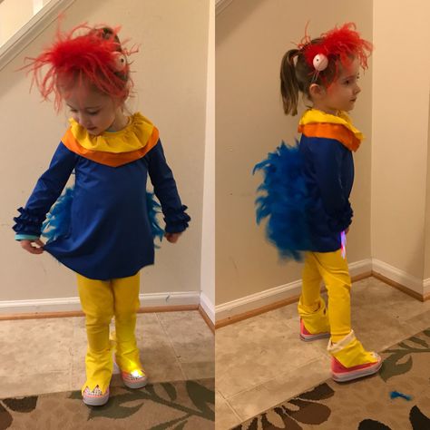 Hei hei costume Diy Hei Hei Costume, Hei Hei Costume, Moana Diy, Run Disney Costumes, Costume Toddler, Diy Costume, Costume Diy, Family Costumes, Family Halloween Costumes