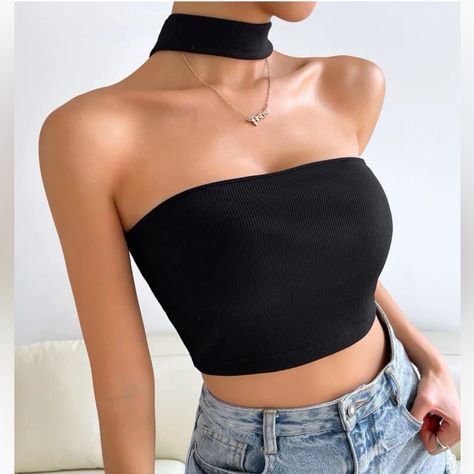 Black Ribbed Knit Crop Top With Choker Neck, New With Tags, Size Small Modelo Tattoo, Choker Outfit, Crop Top With Jeans, Womens Halter Tops, Long Crop Top, Top Halter, Summer Crop Tops, Crop Top And Shorts, Halter Tops