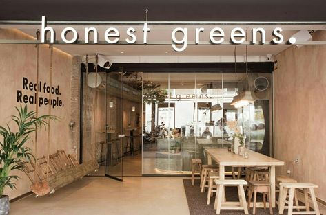 Honest Greens Barcelona Salad Bar Restaurants, Brunch Barcelona, Rustic Coffee Shop, Healthy Restaurant Food, Organic Restaurant, Green Cafe, Coffee Shop Business, Green Interior Design, Healthy Restaurant