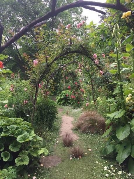 Hobbit Garden, Witchy Garden, Gothic Garden, Witch Garden, Piscina Natural, Have Inspiration, Forest Garden, Magical Garden, Woodland Garden