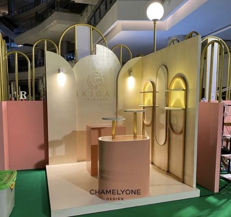 Skin Care Booth Display Ideas, Beauty Expo Booth Ideas, Beauty Booth Design, Jewelry Booth Design, Expo Stand Design Ideas, Exhibition Booth Design Ideas Creative, Roadshow Design, Pop Up Store Concept, Pop Up Store Design