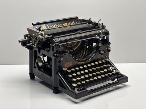 Unique Features, The 20th Century, No 5, Writing Instruments, Typewriter, The Scene, Authors, Advent, Timeless Design