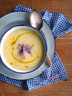 The perfect main dish if you're serving heartier fare at a tea party: Lavender Scented Potato Soup. Stew Soup, Lavender Recipes, Edible Bouquets, Culinary Lavender, Potato Soup Recipe, Savory Soups, Winter Soups, Flower Food, Slow Food