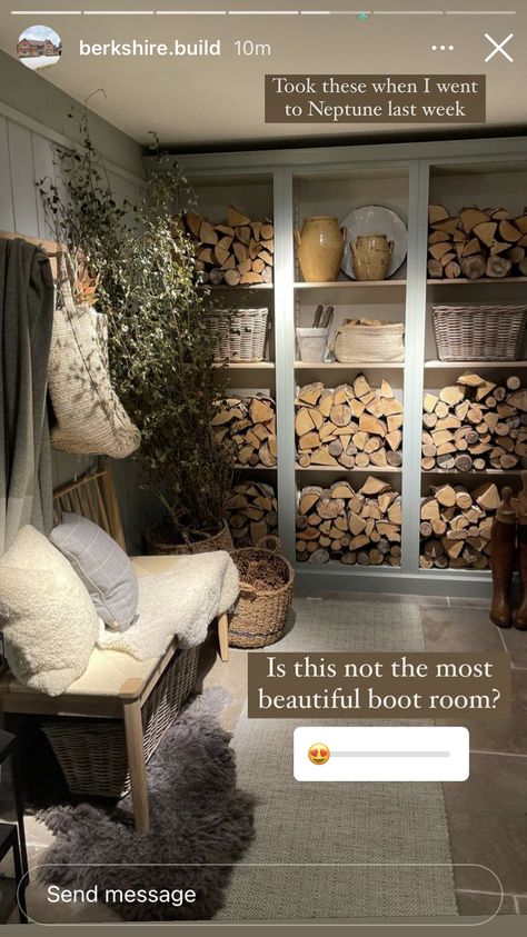 Norwegian Interior Design Living Room, Rustic Boot Room, Large Utility Room Ideas, Large Mudroom Ideas Entryway, English Boot Room, Cozy Mudroom, Farm Mudroom, Farmhouse Mudroom Ideas Entryway, Outdoor Mudroom