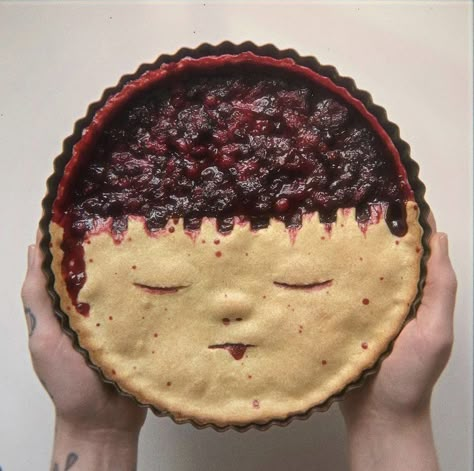 Scary Cherry Pie, Scary Pie Face, Creepy Pie Face, Creepy Pie, Spooky Pie, Nightmare Before Christmas Cake, Creepy Food, Creepy Halloween Food, Pie Crust Designs