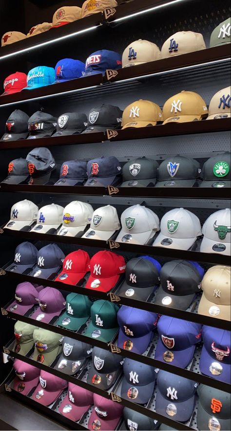 New Era Outfit, Ny Cap, Streetwear Caps, Cap Store, Streetwear Hats, Swag Hats, Shoe Room, Dope Hats, Hat Aesthetic