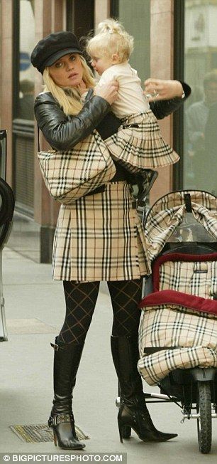 Style icon: Danniella donned head to toe Burberry in 2002 in what has now become one of he... Tweed Run, Tartan Fashion, Burberry Plaid, Vintage Burberry, Fashion Victim, Burberry London, Plaid Fashion, 2000s Fashion, Tartan Plaid