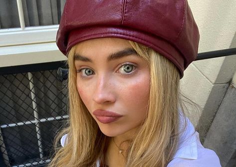 Sabrina Carpenter Lockscreen, Britney Spears Sons, First Heartbreak, Facial Treatments, Her Cut, Old Singers, Dye My Hair, Facial Massage, Esthetician