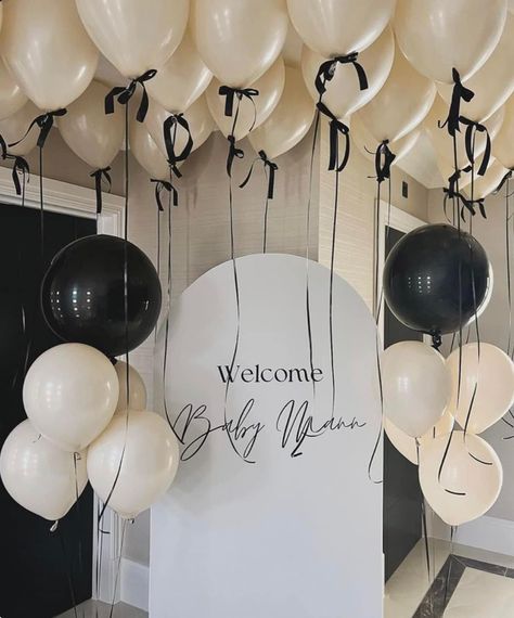 Minimalist Birthday Decor, Birthday Decor Ideas, Balloon Training, French Baby Shower, 17. Geburtstag, Furniture Color Schemes, Black And White Balloons, Minimalist Birthday, Bringing Baby Home