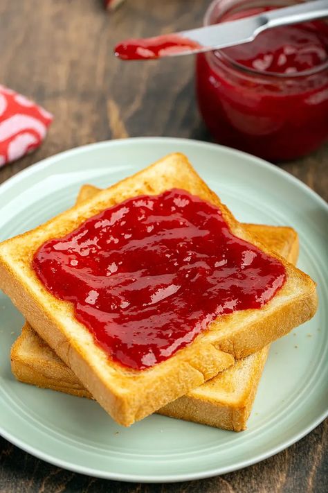 Small Batch Strawberry Rhubarb Jam | Nothing beats a good homemade jam! Sweet & tart. Very easy & just 5 ingredients. #smallbatch #jam #strawberry #rhubarb #lemon #condiment #breakfast #breakfastrecipe #charcuterie #springrecipe | The Missing Lokness Bread With Jam, Jam And Bread, Make Strawberry Jam, Jam Bread, Banana Pudding From Scratch, Jam Strawberry, Magnolia Bakery Banana Pudding, Bread Jam, Strawberry Rhubarb Jam