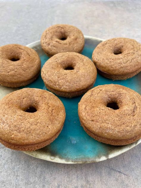 Healthy Baked Whole Wheat Donuts | Simple Nourished Living Sprinkle Kindness, Autumn Treats, Apple Cider Donuts Baked, Vegan Baked, Vegan Donuts, Special Occasion Food, Apple Cider Donuts, Baked Apple, Allergy Free Recipes