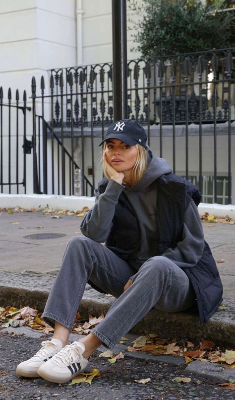 Olive Cap Outfit, Canadian Street Style, Navy Trench Coat Outfit Fall, Trackpant Outfit Women Winter, Grey Baseball Cap Outfit, Art Museum Aesthetic Outfit Winter, Outfits For Blonde Hair, Hat Outfits Winter, Ballcap Outfits