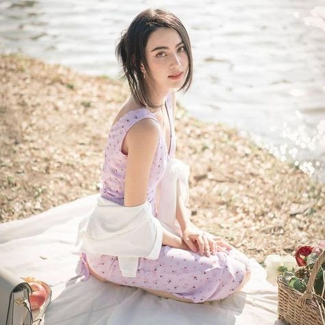 Beberapa artis Thailand ini ternyata memiliki darah campuran dari kedua orangtuanya. Tak heran paras cantiknya khas dan berbeda dari kebanyakan. Siapa saja? Thai Actress Fashion, Mai Davika Hoorne, Kimmy Kimberley, Artis Thailand, Yaya Urassaya, Mai Davika, Thailand Fashion, Davika Hoorne, I Love Girls