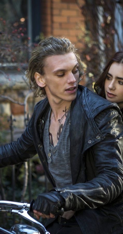 Still of Jamie Campbell #bower and Lily Collins in The Mortal Instruments: City of Bones (2013) Lily Jane Collins, Clary Y Jace, Jamie Bower, Jace Wayland, Jamie Campbell, Jamie Campbell Bower, Phil Collins, City Of Bones, Jaco