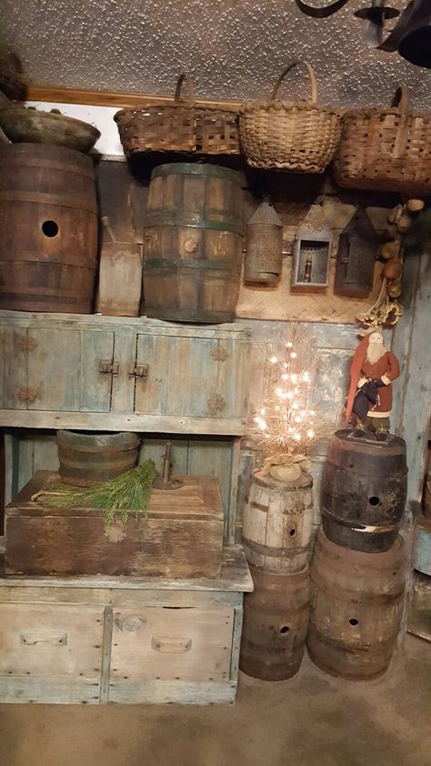 Taverna Medieval, Primitive Interiors, Primitive House, Primative Decor, House Design Ideas, Primitive Homes, House Deco, Prim Decor, Primitive Furniture