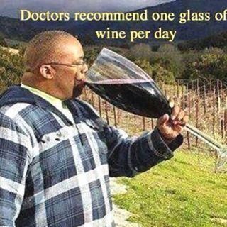 Doctors recommend one glass of #wine per day. #funny One Glass Of Wine, A Glass Of Wine, Humor Grafico, Wine Humor, Wine Time, Glass Of Wine, Wine Making, Health Advice, Bones Funny