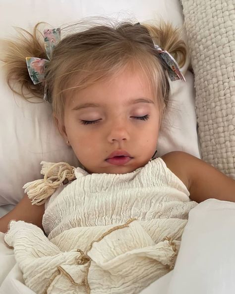 Fan Page on Instagram: “Sleepy girl. ~~ @kylerstevenfisher @madisonbontempo @itskylerandmad @taytumandoakley @halston.blake @oliverrhettfisher @reneebontempo…” The Match Sarah Adams, Emerson Aesthetic, Aofie Molloy, Halston Blake Fisher, Halston Fisher, Sarah Adams, Taytum And Oakley, Cherry Blooms, Sleepy Girl