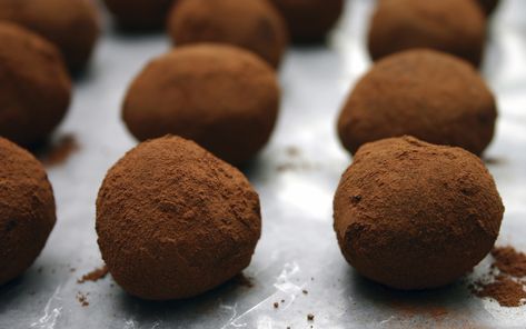 Choose your own adventure with these delicious infused chocolate truffles, made with cannabutter and complete with three flavor options for the filling. Chocolate Cheesecake Truffles, Infused Chocolate, Cheesecake Truffles, Homemade Truffles, Chocolate Chili, Cheese Day, Truffle Recipe Chocolate, Mama Blog, Truffle Recipe