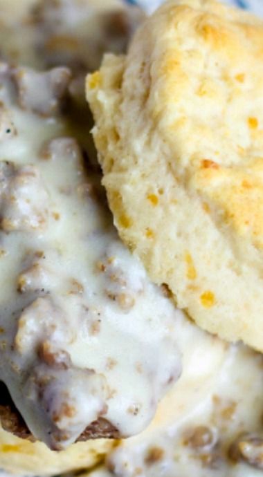 Extreme Cheddar Biscuits and Gravy Dinner Biscuit, Biscuits And Sausage Gravy, Biscuits And Sausage, Sausage Gravy And Biscuits, Sausage Gravy Recipe, Homemade Buttermilk Biscuits, Crockpot Breakfast, Comfort Food Southern, Spicy Sausage