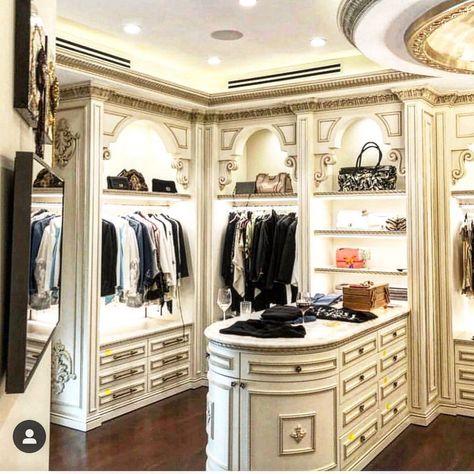 Walk In Closet Ideas, Queenslander Renovation, Kardashian Home, Southern Home Interior, Dream Closet Design, Cheap Wall Decor, Romantic Home, Luxury Closets Design, Room Girls