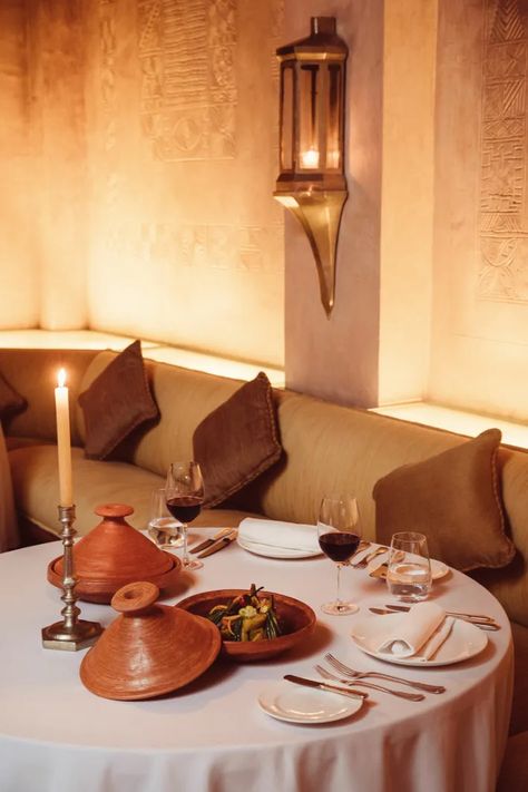 Tagine at Amanjena Moroccan Restaurant Design, Moroccan Restaurant Interior, Egyptian Bedroom, Persian Restaurant, Middle Eastern Decor, Moroccan Restaurant, Middle Eastern Restaurant, Red City, Party Setup