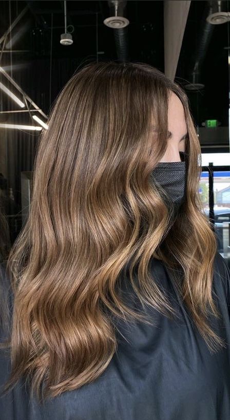 Brown Hair With Golden Tones, Light Brown Hair Baylage, Medium Caramel Hair, Golden Bronze Balayage, Fab Mood Inspiration Hair, Gold Caramel Hair, Hazelnut Brunette Hair, Toffee Cream Brunette, Brunette With Natural Highlights