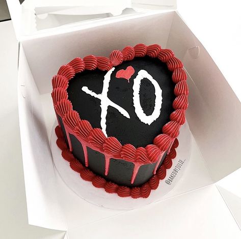 The Weekend Birthday Theme, Xo Birthday Cake, Stargirl Birthday Cake, The Weeknd Themed Birthday Party, Xo Cake The Weeknd, Cake The Weeknd, The Weeknd Birthday Theme, Rapper Birthday Cake, The Weeknd Cake