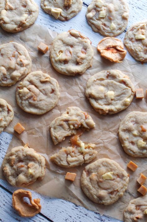 Chewy Caramel Apple Cookies Salted Caramel Apple Pie Cookies, Carmel Apple Pie Cookies Recipes, Salted Caramel Apple Cookies, Carmel Apple Cookie Recipes, Apple Caramel Cookies, Caramel Apple Cookies Recipes, Bakes Goods, Caramel Apple Pie Cookies, Apple Cookies Recipes