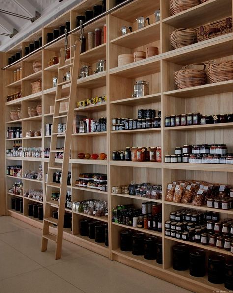 Sliding Ladder Storage, Cafe Shelves Display, Walk In Pantry Storage Ideas, Grocery Storage Ideas, Modern Delicatessen, Cafe Shelving, Small Shop Interior Design, Pantry Styling, Wooden Display Shelves