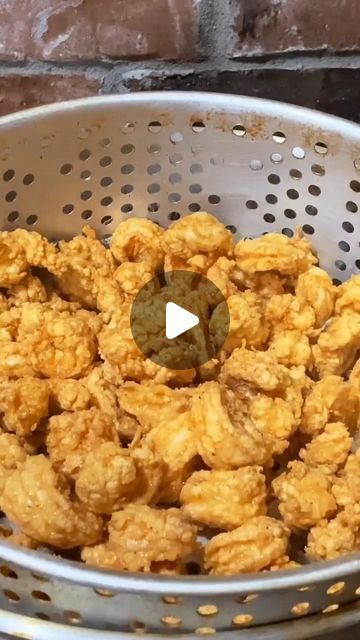 seafood on Instagram: "Seafood Fam , Lets introduce to you, the perfect way to fry your Shrimp 🍤 for that MOUTHWATERING effect 🚀 . Don’t sleep on this ‼️ 🎥 @thecajunninja . . . #seafoodlovers #seafoodishh#seafood#Sea#Shrimp#Crab#Lobster#seafood" Crab Sandwich Recipe, Fried Shrimp Recipes Easy, Fried Shrimp Recipes, Seafood Dish Recipes, Easy Peach Cobbler Recipe, Catfish Recipes, Lobster Dishes, Salmon And Shrimp, Cajun Dishes