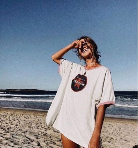 Oversized Tshirt Outfit Summer, Oversize Tshirt Outfits, Pictures People, Vsco Pictures, Aesthetic Vsco, Summer Beach Outfit, Vsco Girl, Trendy Swimwear, Trik Fotografi