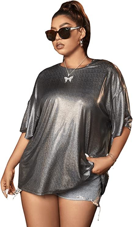 Are you a beautiful plus-size woman looking for a cute outfit for Taylor Swift's concerts? We gathered over 100 amazing plus-size Taylor Swift looks from all eras for you! Pink Concert Outfits, Silver Shirt, Metallic Shorts, Oversized Tee, Amazon Women, Top Casual, Concert Outfit, High Waisted Pants, Top Tee