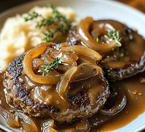 Hamburger Steak With Onion Gravy, Hamburger Steaks With Onion Gravy, Chicken And Spinach Casserole, Hamburger Potato Soup, Ginger Smoothie Recipes, Hamburger Steak Recipes, Hamburger Steaks, Hamburger Casseroles Recipes, Liver And Onions