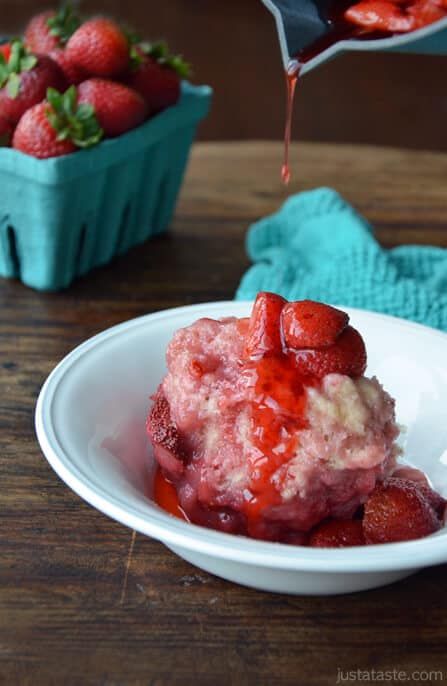 Strawberry Dumplings, Sweet Dumplings, Dumplings Recipe, Brownie Desserts, Just A Taste, Dumpling Recipe, Eat Dessert First, Yummy Sweets, Strawberry Recipes