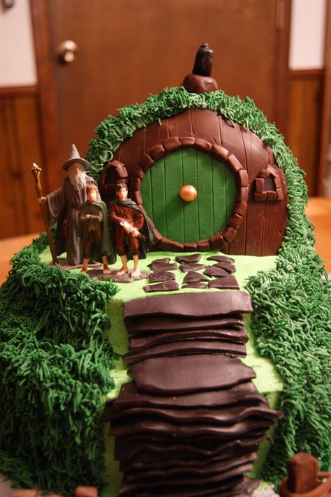 Hobbit Cake, Hobbit Birthday, Waltzing Matilda, Hobbit Party, Cookout Party, 17th Birthday Ideas, Ring Cake, Costume Disney, Fantasy Cake