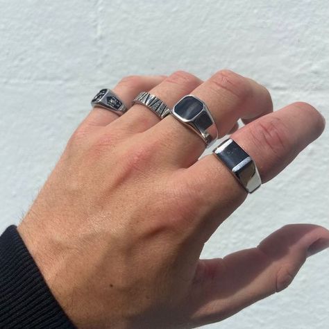 Guy Silver Rings, Men Rings Ideas, Silver Male Ring, Signet Ring Men Aesthetic, Mens Aesthetic Accessories, Onyx Rings For Men, Knuckle Rings For Men, Silver Male Rings, Thick Rings Men