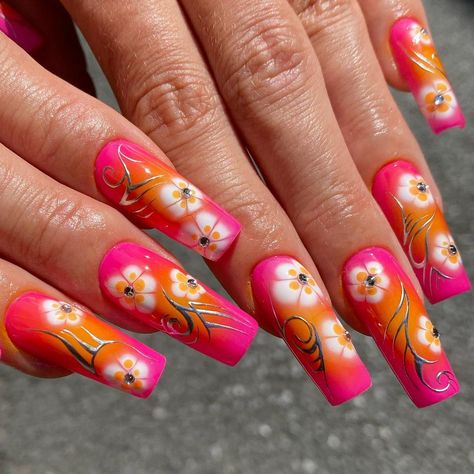 90s Flower Nail Art, Hibiscus Flower Nails Y2k, Y2k Hibiscus Nails, 90s Inspired Nails, Cute Square Nails, Y2k Hibiscus, Pink Obsessed, Character Nails, Paris Mood