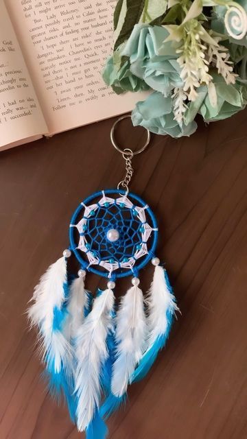 Handmade Car Decor, Dream Catcher Handmade, Mini Keychains Diy, Mini Dreamcatcher Diy, Small Dream Catcher Diy, Diy Mini Dream Catcher, Dreamcatcher Keychain Diy, Dream Catcher Keychain Diy, Handmade Keychains Diy