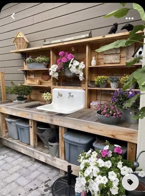 Potager Garden Design, Potting Bench Plans, Outdoor Potting Bench, Garden Design Outdoor, Outdoor Sink, Gardening Wallpaper, Aesthetic Gardening, Gardener Aesthetic, Wallpaper Garden